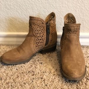 Circle G Tan Cutout Shortie Q0002